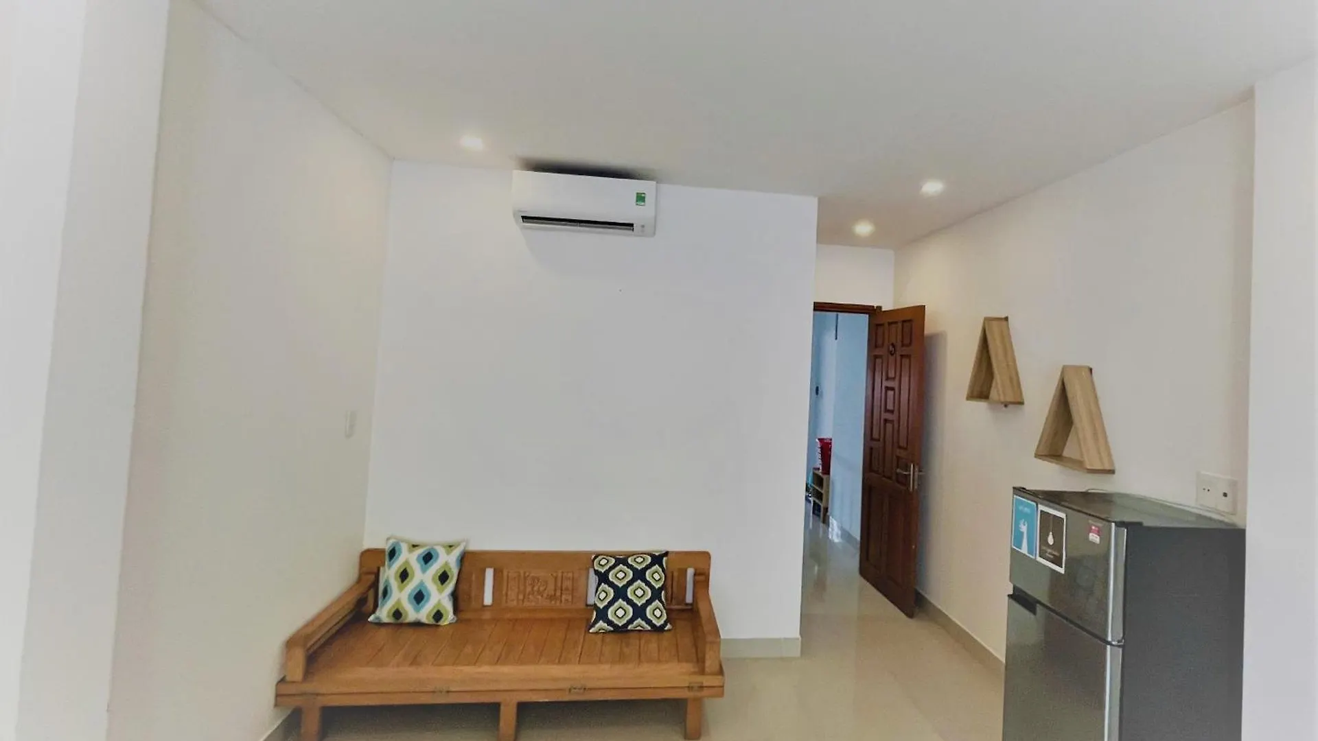 Ha Linh Home-My Khe Beach-Kitchen-High Speed Wifi Da Nang Vietnam
